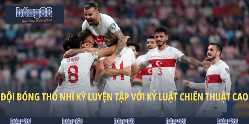 Đội bóng Thổ Nhĩ Kỳ luyện tập với kỷ luật chiến thuật cao